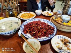 -黄桷树曹家私房菜(江与城店)
