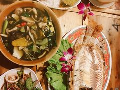 -席娜卡琳火车铁道夜市