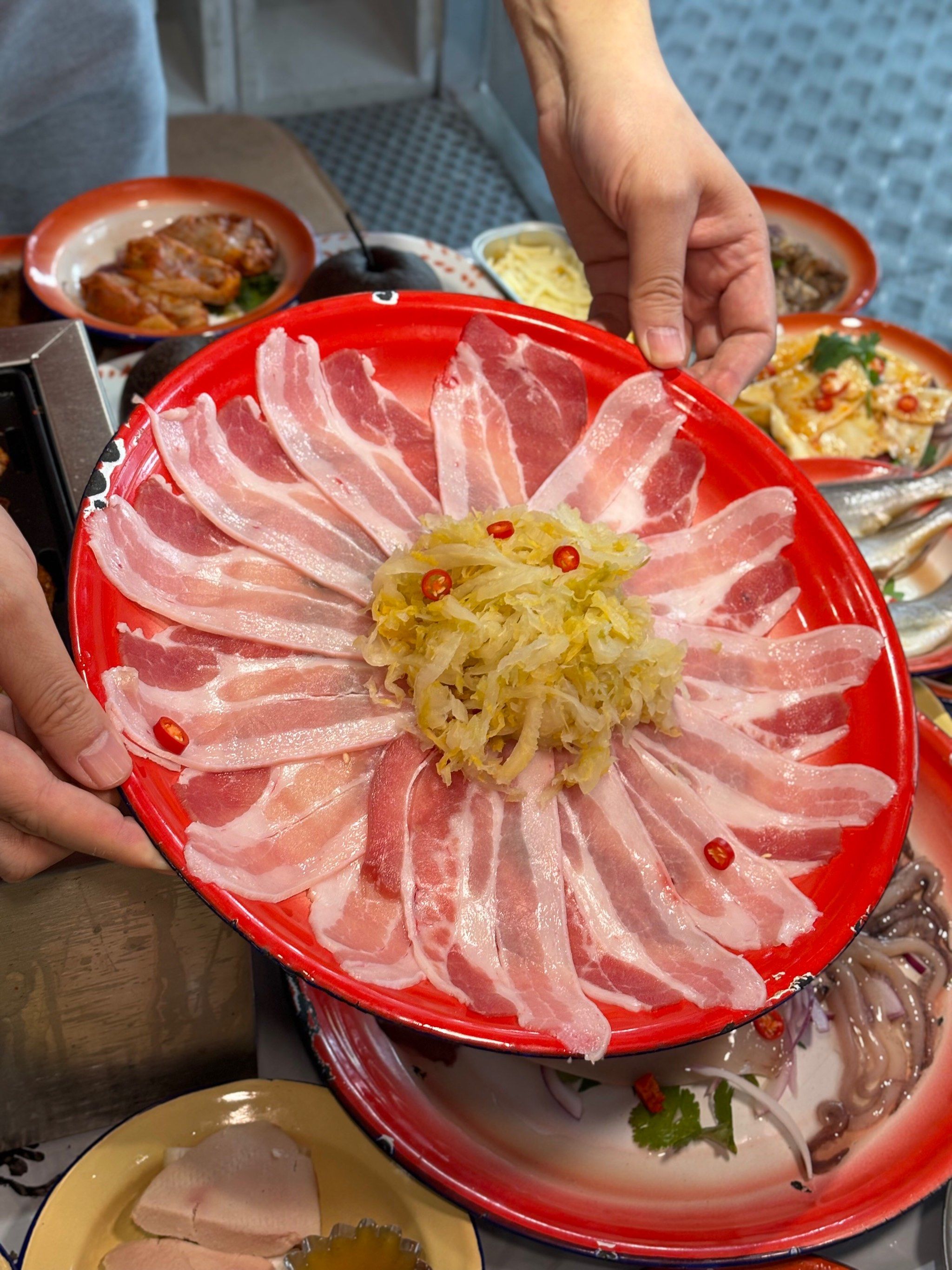 东北酸菜配烤肉