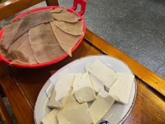 -乡土黄·鲜牛肉火锅·小龙虾(兴业街店)