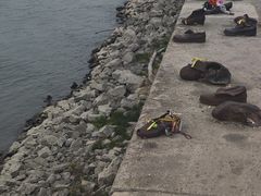 -多瑙河畔鞋履雕塑