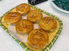 梅沙三宝老婆饼-五谷芳乳鸽王(海景店)