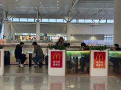 -麦当劳(上海虹桥站30B检票口楼上)