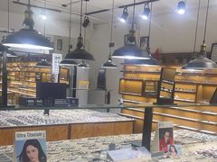 -罗伯特眼镜·蔡司官方授权(罗湖国贸店)