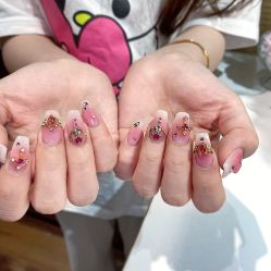 -花岐款式专研健康美甲沙龙