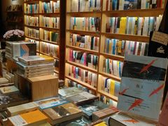 -猫的天空之城概念书店(杭州南宋御街店)