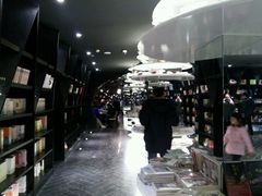 -钟书阁(松江泰晤士小镇店)