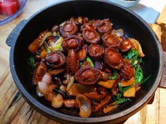 石锅姜葱焖鲍鱼-周三的情书花园餐厅(江北店)