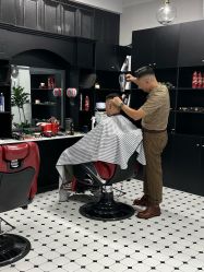 -老男孩男士理容馆·理发·烫染·修面