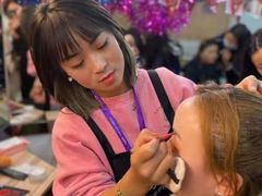 -贺加贝化妆美甲培训学校