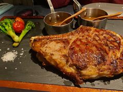 饲谷西冷牛排-弦月窗LUNETTE BY AMANDA(复兴路店)