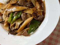 猪肝炒杏鲍菇-吉事利茶餐厅