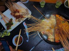 -两三事小郡肝串串香火锅(桂庙店)