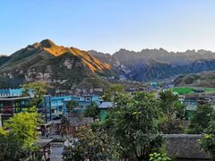 -百里峡七彩艺术小镇