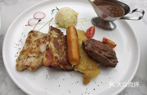 Capon's Signature Mixed Grill