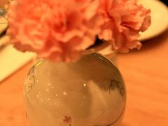 桌上的装饰鲜花-哈根达斯(滨江店)