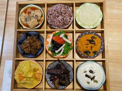 九宫格（盲盒）-轻蔬不用等·素食(江苏路店)