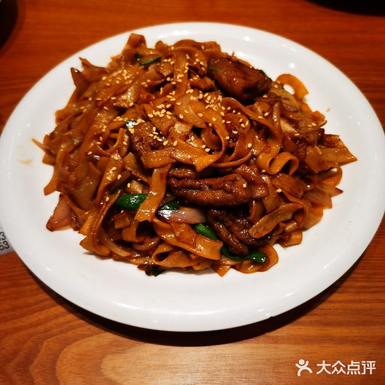 酒家还是很广式的，粥和干炒牛河都很正点