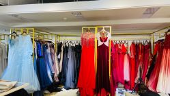 -月月婚纱礼服仓储店(王府井店)