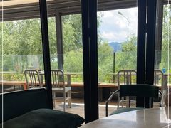 靠窗位-怡得观滇餐厅·地道昆明菜·1996(海埂大坝店)