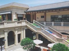-王府井奥莱临潼小镇(临潼店)
