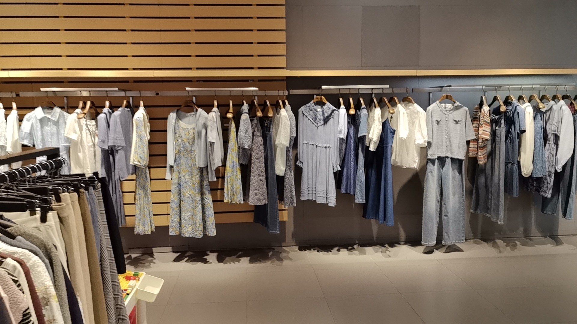 维格娜丝衣服越来越精致了,面料舒服,颜色也好看