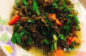 Stir-fried Leek with Earth Skin Mushroom