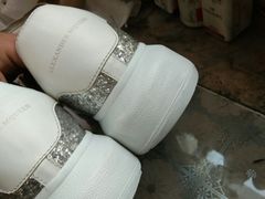 -京伟修鞋洗鞋奢侈品皮具护理店