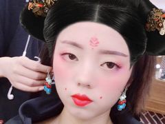 -金夫人化妆摄影职业培训学校