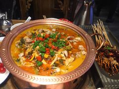 -沪小二炭火蛙锅(淮海中路美食不夜城店)