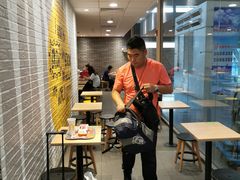用餐区-麦当劳(郑州东高铁站店)