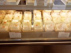 -红宝石·鲜奶小方·海派西点房(南丹店)