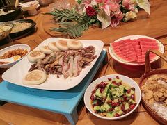 -帅巴人舅母子腊蹄民俗村