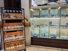 面包甜点陈列柜-西点坊(浦东香格里拉店)