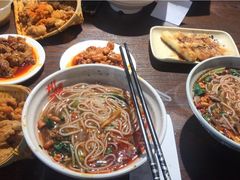 阿婆酥肉-爆炸头阿姨小四川正宗川味小吃(无任何分店)