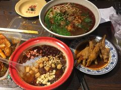 -爆炸头阿姨小四川正宗川味小吃(无任何分店)