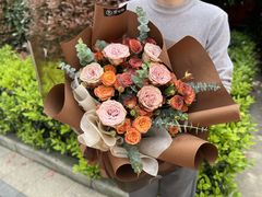 -何兮花店·气球派对鲜花店(马桥银春路万科城店)