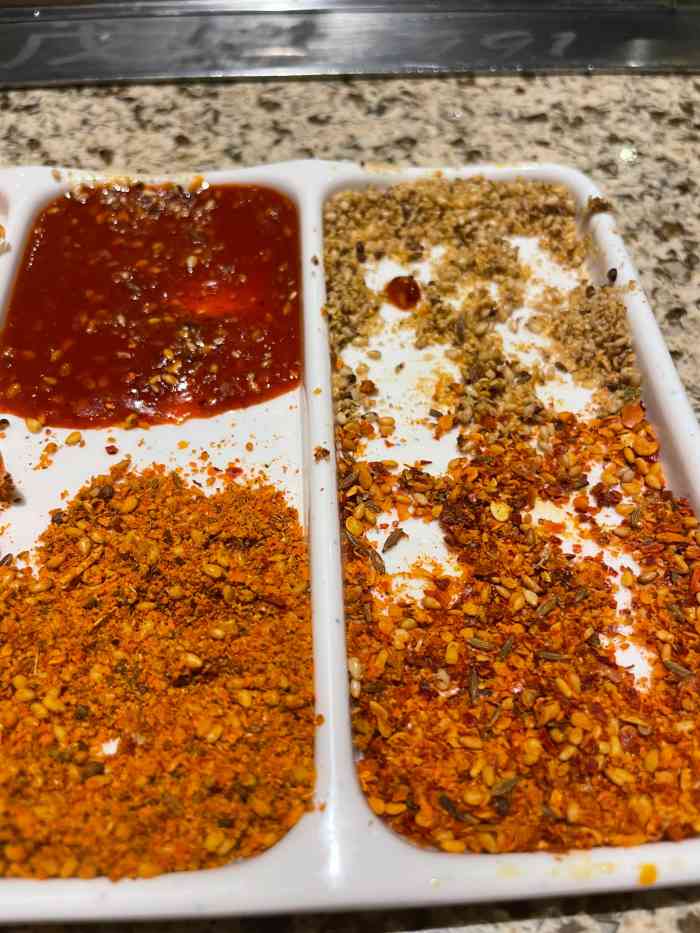 苏尼特羊肉串」 鲜嫩的肉质,羊肉膻味足,北方肉的香味 「蘸料」 烧烤