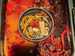 -老牌坊云南鱼豆花火锅(哈西万达店)