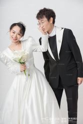 -现代经典婚纱摄影