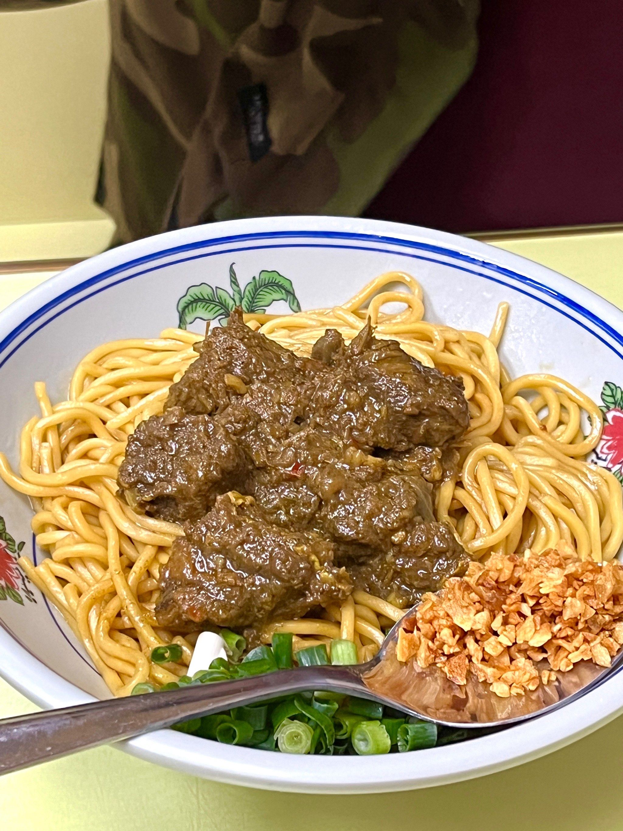 澳门🇲🇴超好味的咖喱牛腩捞面!