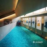 奶噗噗杭州首展在一家咖啡馆里