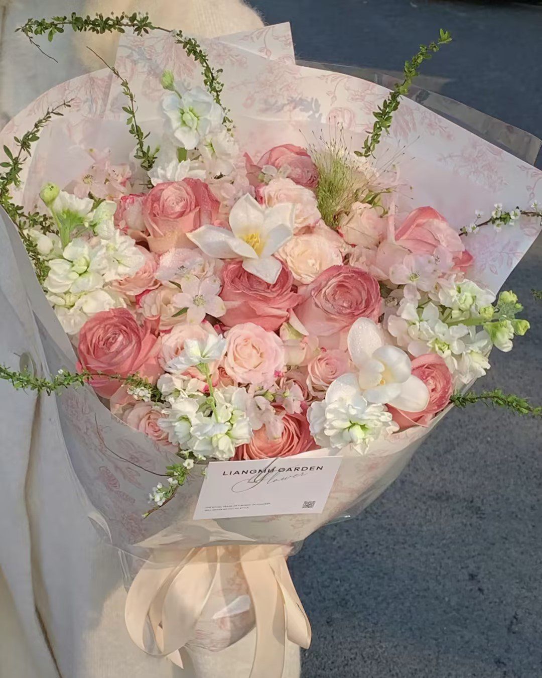 情人节 #玫瑰花 #网红花束 纸短情长