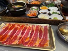 -围炉肉舍•炭烤活鳗•丹东海鲜烤肉(步行街店)