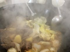 -粘豆包柴火铁锅炖