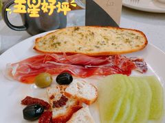 -上海虹桥中心爱琴海亚朵S酒店