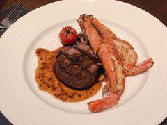 -恰餐厅及酒吧 CHAR Bar & Grill (北京丽都皇冠假日店)