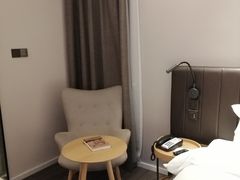 -汉庭优佳(上海恒隆广场南京西路地铁站店)