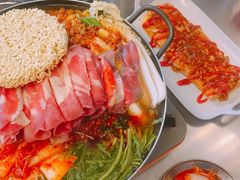 部队锅-MI WU FACTORY米屋美食工厂餐厅(绿地店)