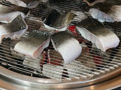 -围炉肉舍•炭烤活鳗•丹东海鲜烤肉(步行街店)